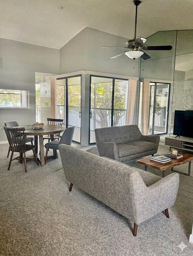 Building Photo - 1024 S Independence Dr