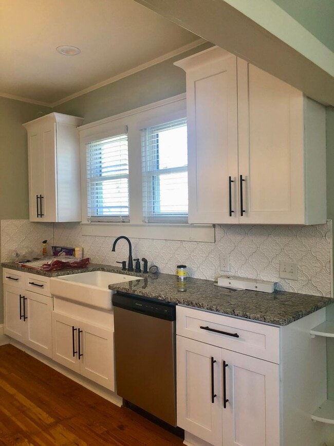 Building Photo - Cute Ranch in Mill Village; Beautifully Maintained.