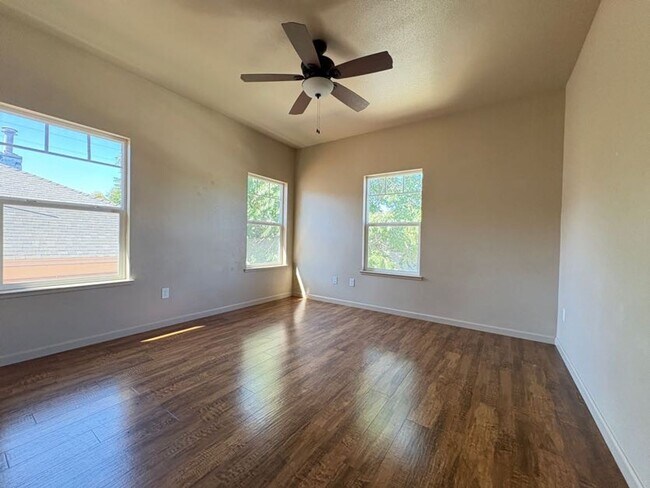 Building Photo - Remodeled Two Bedroom Quadplex Unit