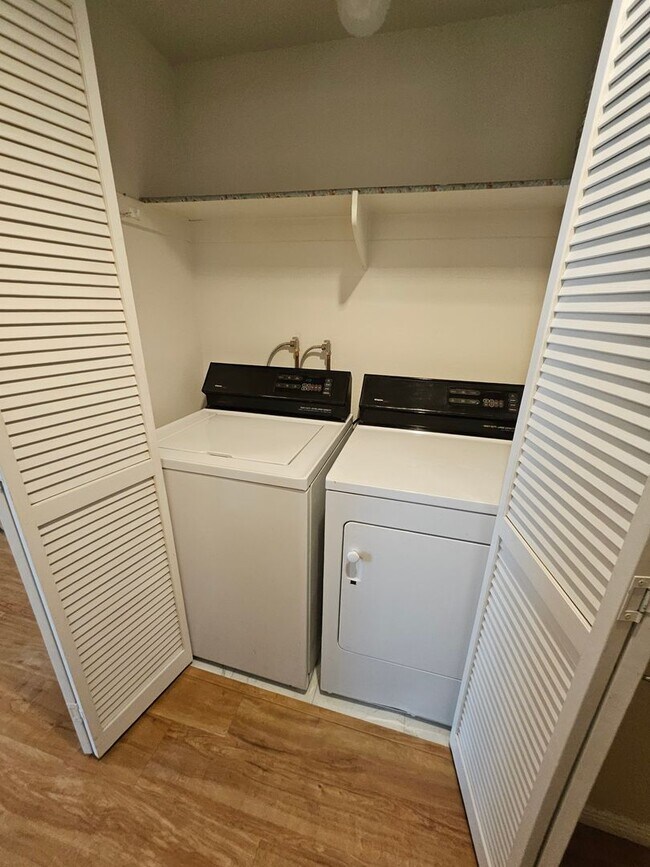 Building Photo - 2 BD/2BA Condo in the La Mesa Village