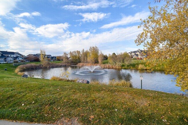 Building Photo - 2 Bedroom, 2.5 bath Townhouse in Pelican Bay, Windsor!