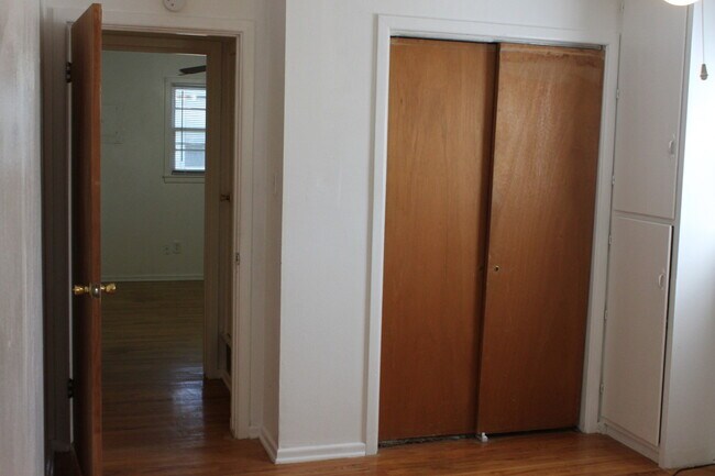 Building Photo - Updated 4 Bedrooms/2 Full Baths /2 Living Areas/2-car Garage