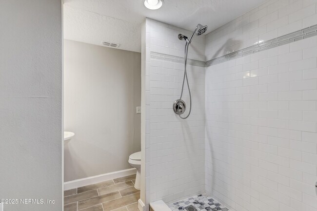 Building Photo - 172 King Arthur Ct