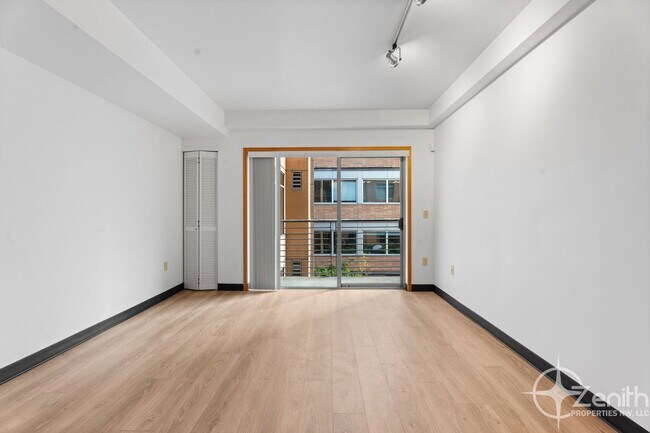 Building Photo - 701 Columbia St