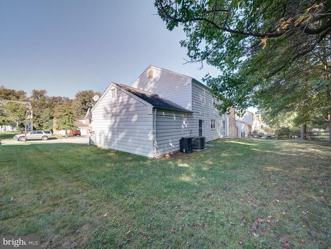 Building Photo - 12009 Amblewood Dr