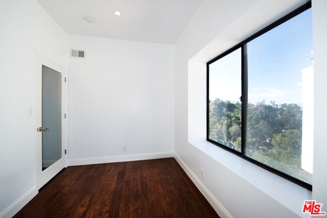 Building Photo - 2013 Cyprean Dr
