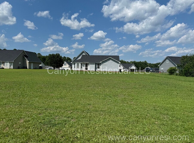 Building Photo - 323 Rushmore Ct