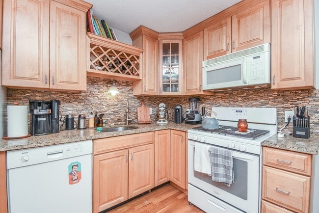 Building Photo - 99 Bartlett St