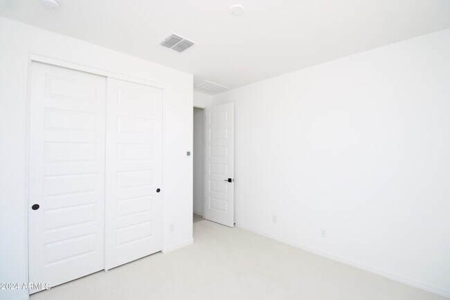 Building Photo - 8725 W Medlock Dr