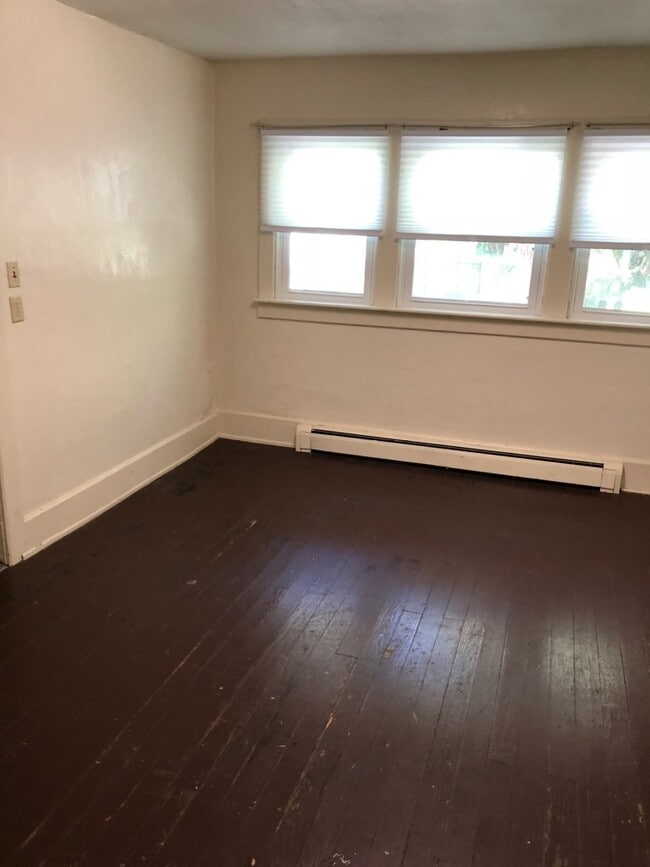 Building Photo - House on E. Park Avenue -- Available 2026-...