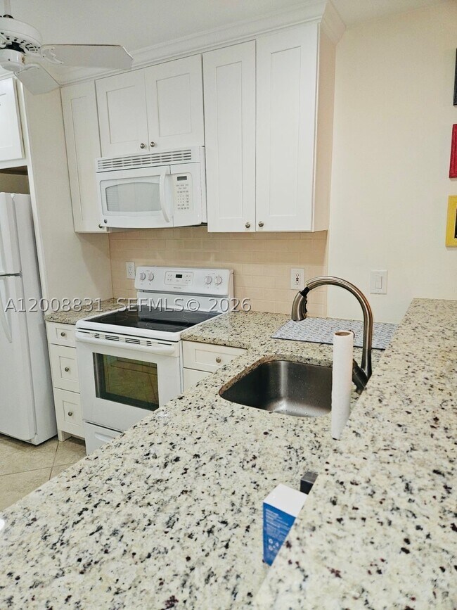 Building Photo - 1335 Mainsail Dr