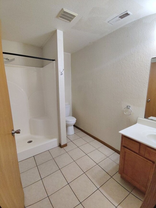Building Photo - 2 bedroom, 1 bathroom apartment in Wickliffe