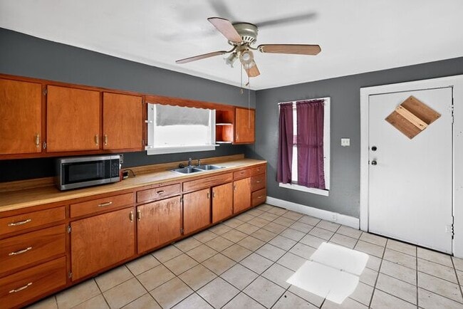 Building Photo - 3001 Myrtle Ave