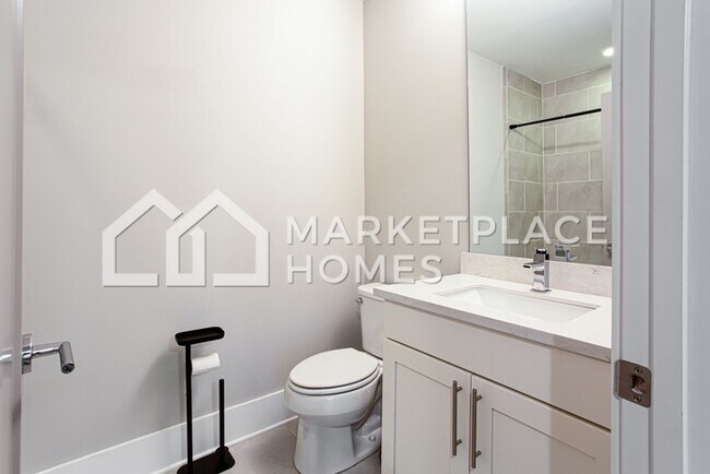 Building Photo - 3594 Parkhaven Pl