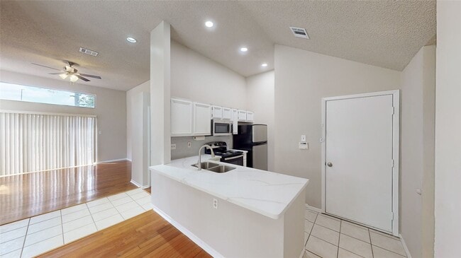 Building Photo - 3303 Golden Trails Dr