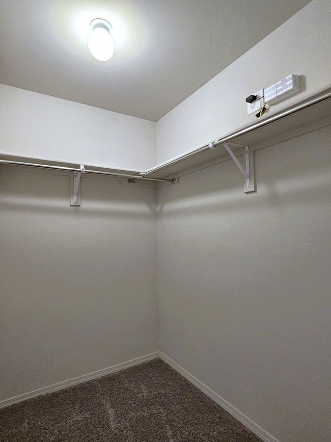 Building Photo - Harrah Haven: Exceptional 3 Bed, 2 Bath Re...