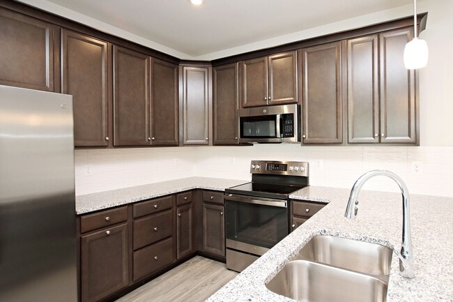 Building Photo - Pet-Friendly Brookhill Commons Townhome-Style Condo