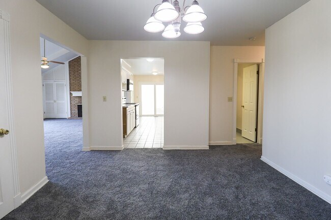 Building Photo - Updated Move In Ready 3-Bedroom Home, Grea...