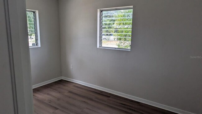 Building Photo - 714 Governors Ave