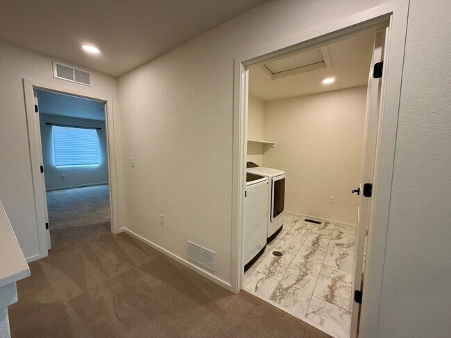 Building Photo - 716 Galloway Dr