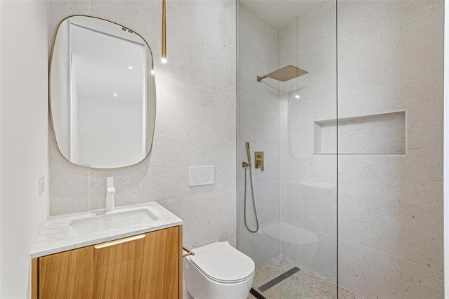 Building Photo - 6822 Victoria Ave