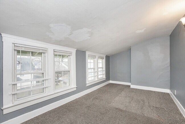 Building Photo - 2827 Avondale Ave