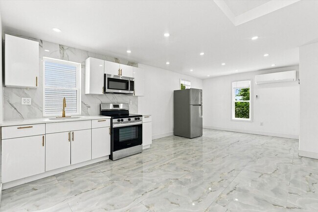 Building Photo - 1119 N 41st St