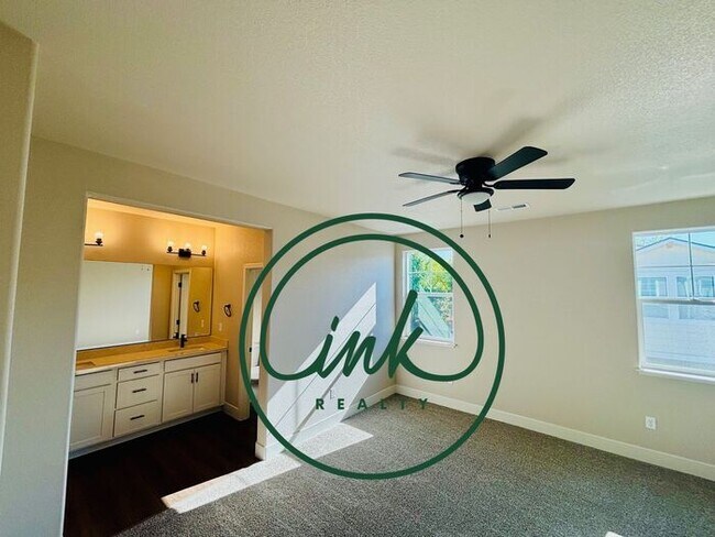 Building Photo - Beautiful NEWLY built Townhouse