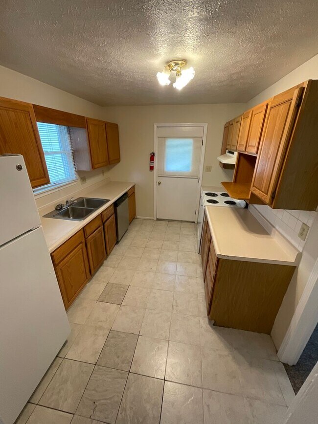 Building Photo - 4 BED HISTORIC BLOOMINGTON HOUSE!! *AVAILABLE AUGUST 2027*