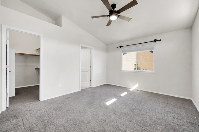 Building Photo - $1,849.00 - 3 Bed, 2.5 Bath Townhome in CO Springs with AC and In Unit Laundry!