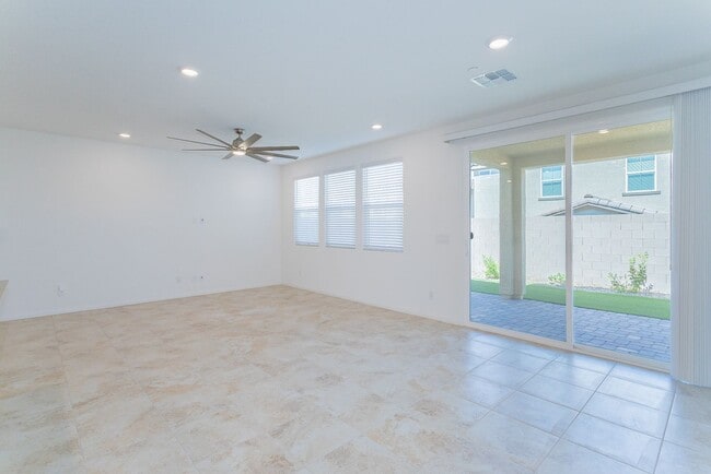 Building Photo - Fairly New Gorgeous SMART House!