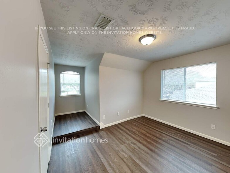 Building Photo - 11223 S Country Club Green Dr