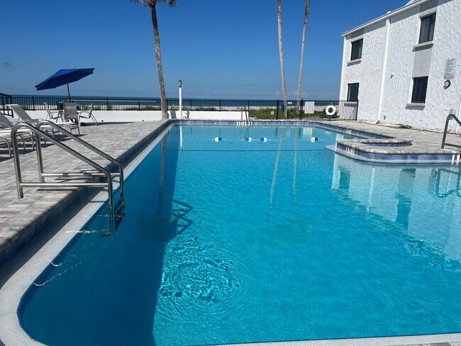 Building Photo - 1BR/1BA Newly Renovated Canal front Condo on Venice Island