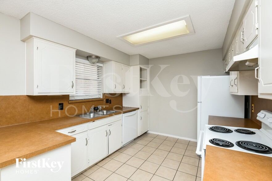 Building Photo - 7508 Evergreen Dr