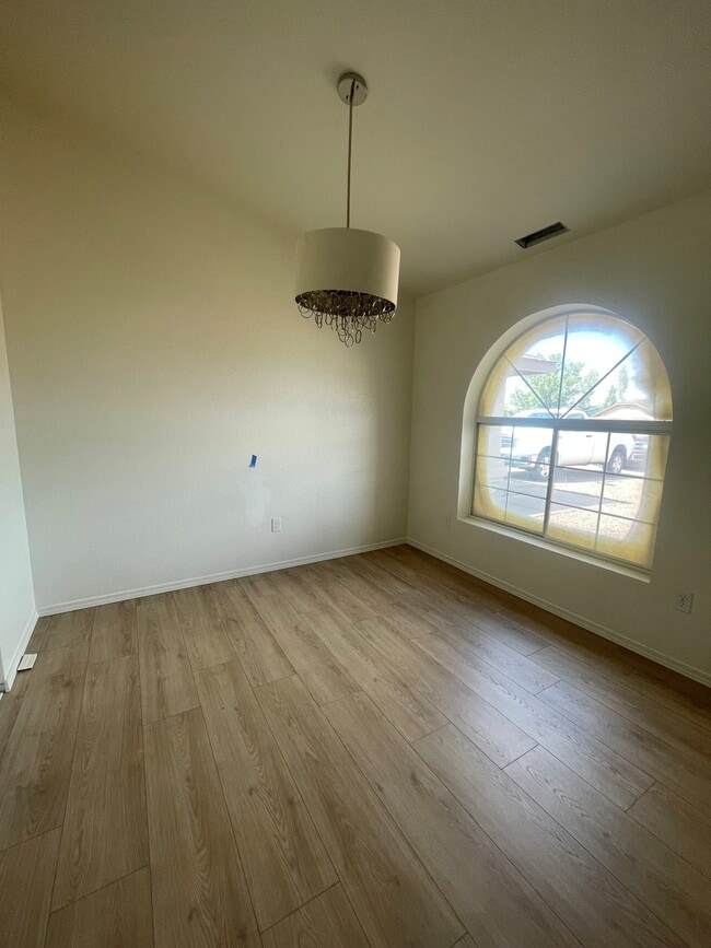 Building Photo - 4348 N Sauter Dr W