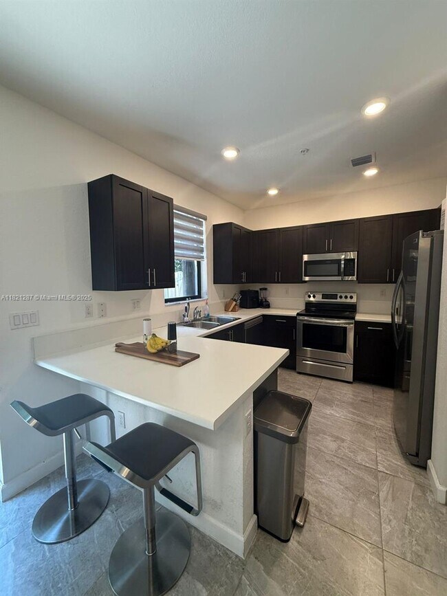 Building Photo - 152 SW 185th Way