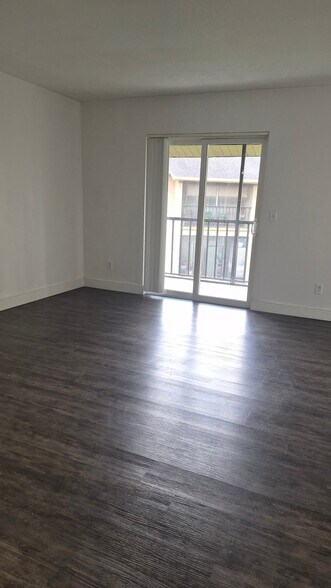 Building Photo - 9924 Sweepstakes Ln