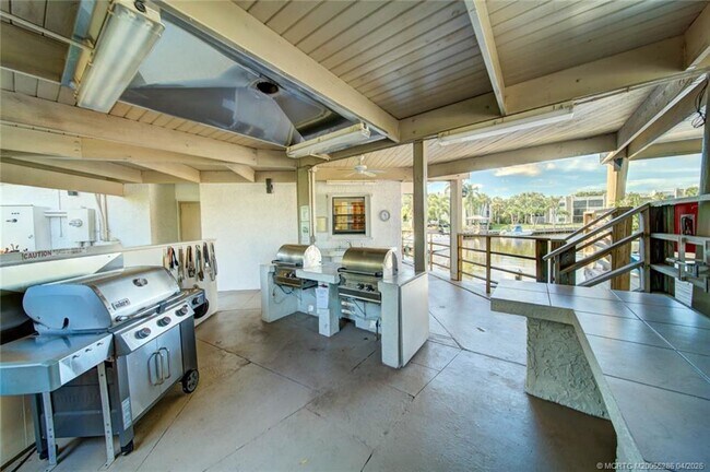 Building Photo - 1950 SW Palm City Rd