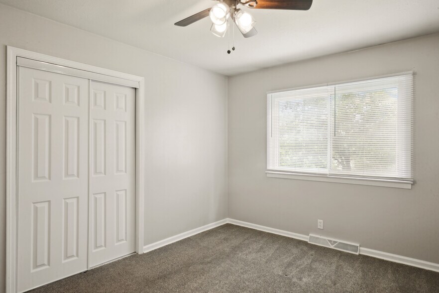 Building Photo - 1218 Sunset Dr