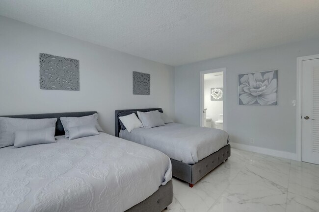 Building Photo - 3114 S Ocean Blvd