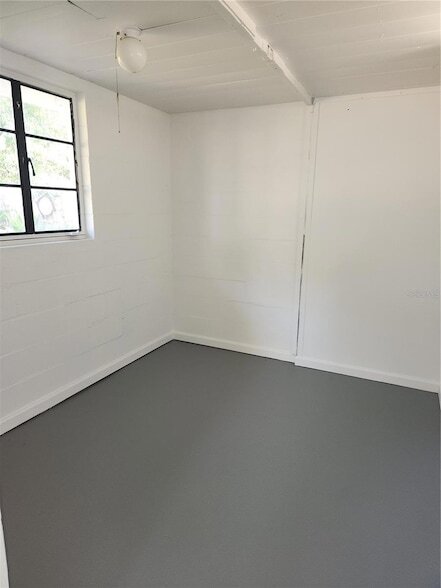 Building Photo - 957 47th St