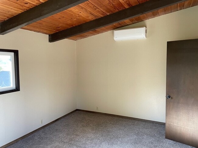 Building Photo - BEAUTIFUL THREE BEDROOM AT SILVER LAKE