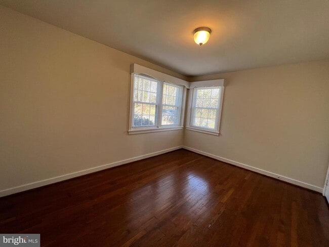 Building Photo - 212 Morton St