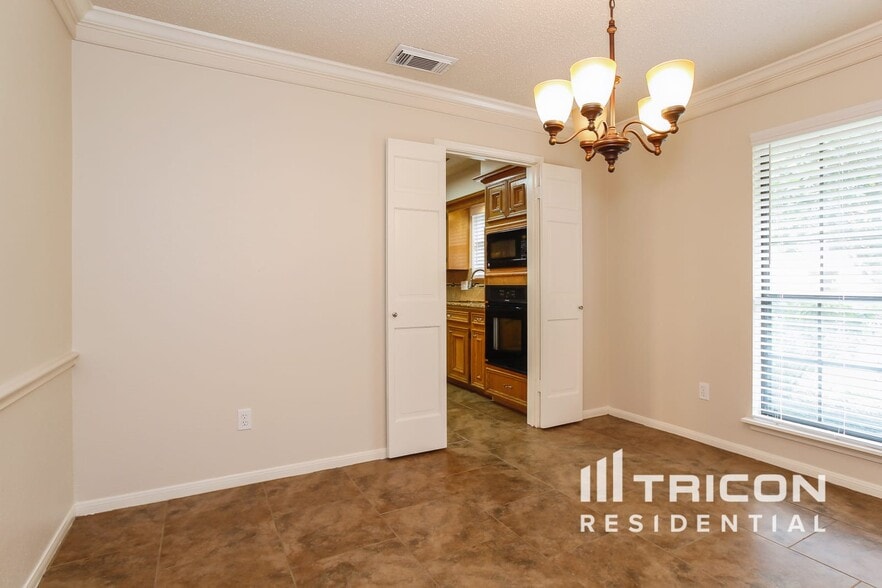 Building Photo - 12134 Quail Creek Dr