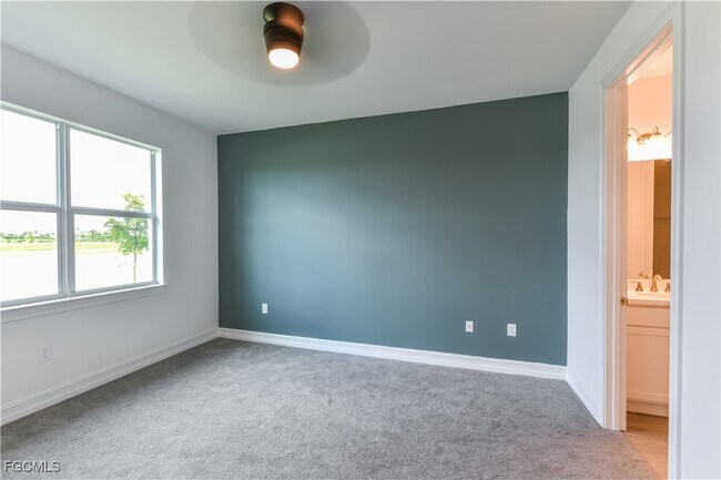 Building Photo - 43669 Sparrow Dr