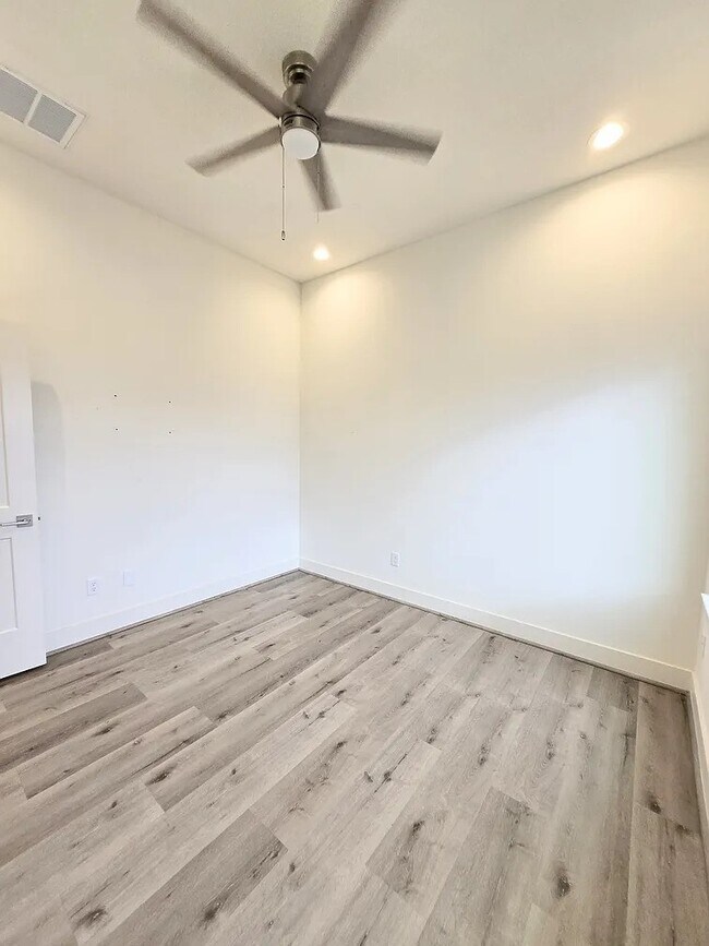 Building Photo - 1415 Wakefield Dr