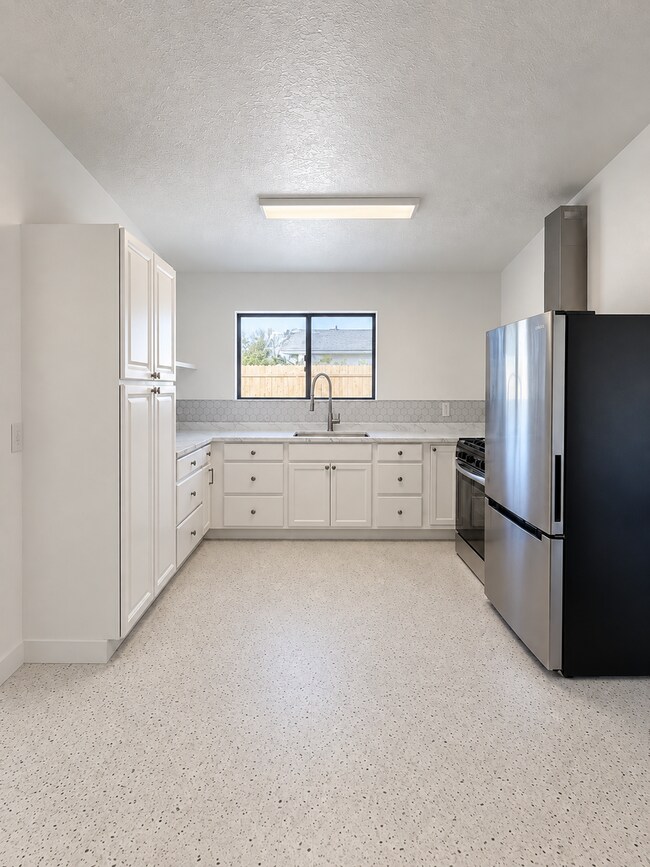 Building Photo - 71810 El Paseo Dr