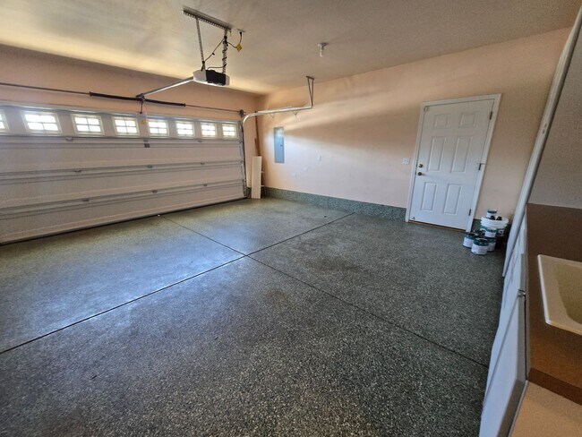 Building Photo - 3 bed 2 bath  Home for Rent in Grants Pass