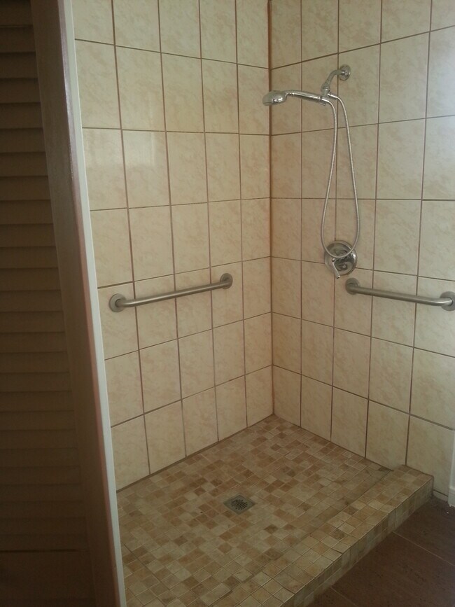 Building Photo - 503 Demya Dr