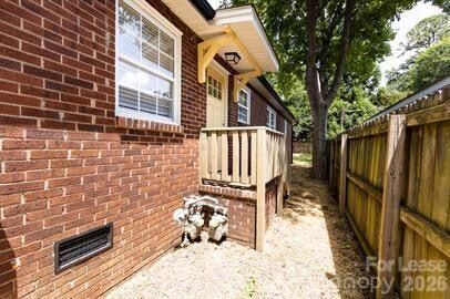 Building Photo - 1704 Club Rd